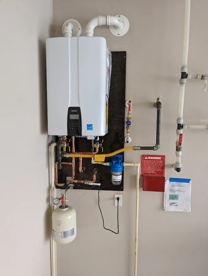 Professional plumber installing copper piping in a Terre du Lac home